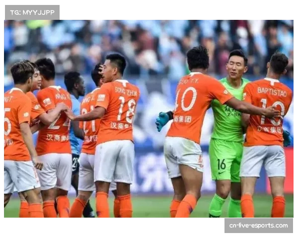 尼斯赛前训练全员开放，新帅带队重点演练防守反击战术